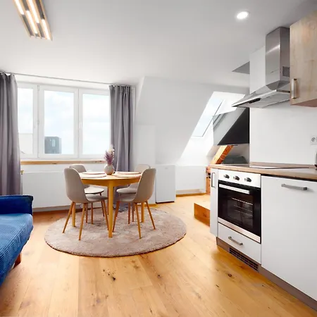 2 With Terrace And Free Parking Near Metro Apartment Prague
