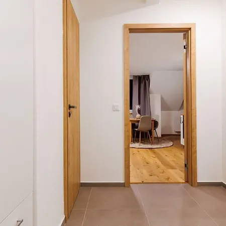 Apartment 2 With Terrace And Free Parking Near Metro Prague