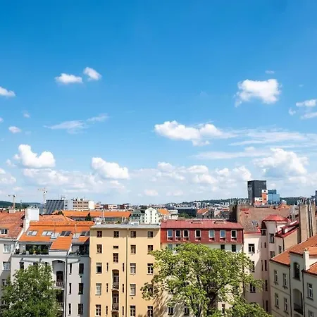 2 With Terrace And Free Parking Near Metro Prague