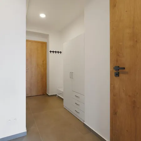 Apartment 2 With Terrace And Free Parking Near Metro *