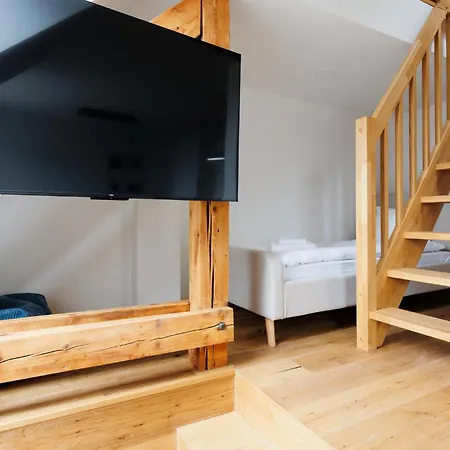 Apartment 2 With Terrace And Free Parking Near Metro Prague