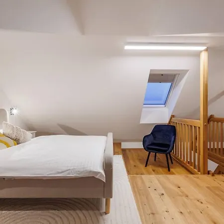 2 With Terrace And Free Parking Near Metro Apartment Prague