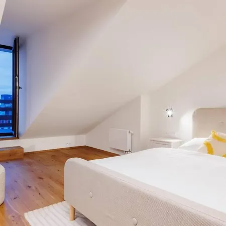 2 With Terrace And Free Parking Near Metro Apartment Prague