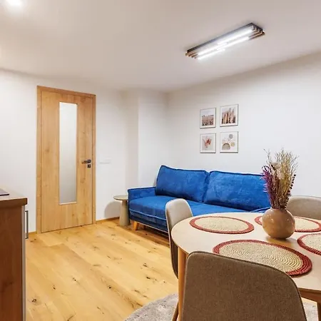 2 With Terrace And Free Parking Near Metro Praga