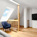 Appartement 2 With Terrace And Free Parking Near Metro Praag