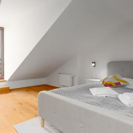 2 With Terrace And Free Parking Near Metro 아파트 *